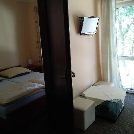 Dw Fantazja לינה וארוחת בוקר 3*